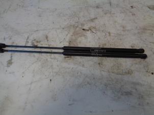 Used Set of gas struts for boot Alfa Romeo 159 Sportwagon (939BX) 1.9 JTDm 16V Price on request offered by Autohandel-Smet Gebroeders NV