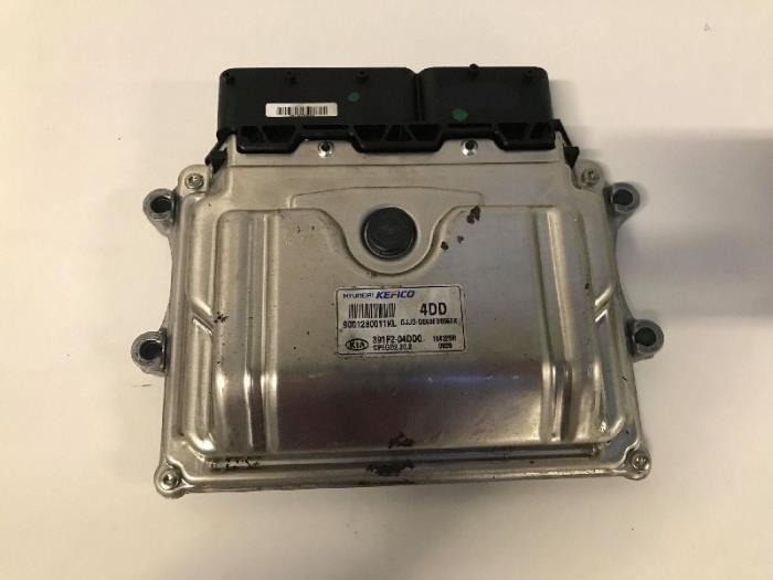 Used Ignition lock + computer Kia Cee'd (JDB5) 1.0i T-GDi 12V 120 Price on request offered by Autohandel-Smet Gebroeders NV