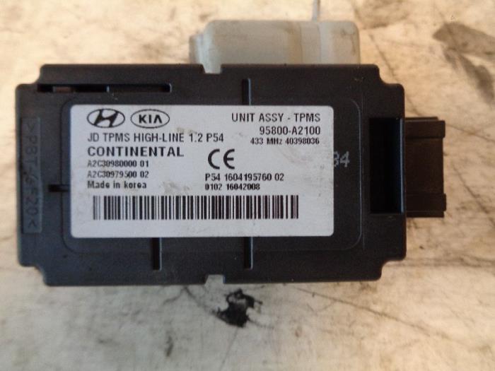 Used Computer, miscellaneous Kia Cee'd (JDB5) 1.0i T-GDi 12V 120 Price on request offered by Autohandel-Smet Gebroeders NV