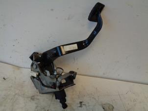 Used Clutch pedal Kia Cee'd (JDB5) 1.0i T-GDi 12V 120 Price on request offered by Autohandel-Smet Gebroeders NV