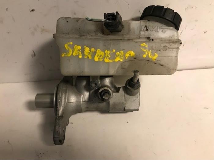 Used Master cylinder Dacia Sandero II 1.2 16V Price on request offered by Autohandel-Smet Gebroeders NV