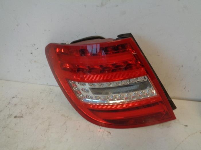 Taillight, left from a Mercedes-Benz C Estate (S204) 1.6 C-180K 16V BlueEfficiency 2012