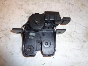 Used Rear lock cylinder Renault Megane III Grandtour (KZ) 1.5 dCi 110 Price on request offered by Autohandel-Smet Gebroeders NV