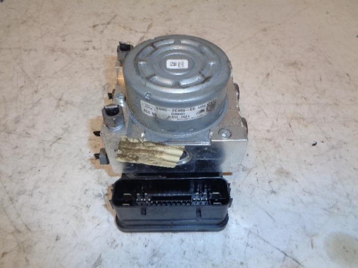 Begagnade ABS-pump Ford Mondeo V 2.0 TDCi 150 16V Pris på förfrågan erbjuds av Autohandel-Smet Gebroeders NV