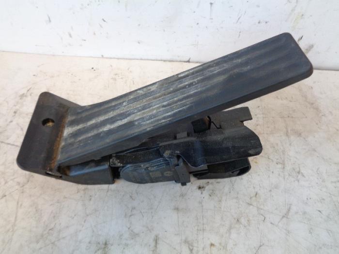 Begagnade Gaspedalsensor BMW X3 (F25) sDrive18d 16V Pris på förfrågan erbjuds av Autohandel-Smet Gebroeders NV
