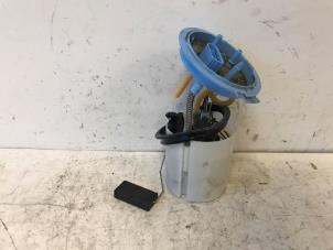 Used Mechanical fuel pump Volkswagen Beetle (16AE) Price on request offered by Autohandel-Smet Gebroeders NV
