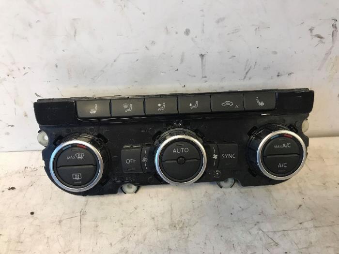 Air conditioning control panel from a Volkswagen Beetle (16AE)  2013