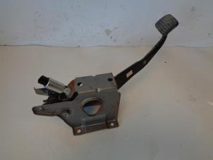 Used Clutch pedal Isuzu D-Max (TFR/TFS) 2.5 D Twin Turbo Price on request offered by Autohandel-Smet Gebroeders NV