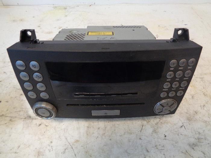 CD player from a Mercedes-Benz SLK (R171) 1.8 200 K 16V 2006