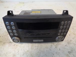 Used CD player Mercedes SLK (R171) 1.8 200 K 16V Price on request offered by Autohandel-Smet Gebroeders NV