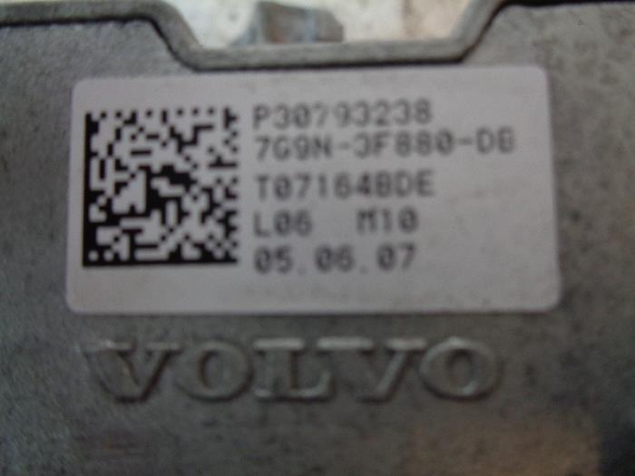 Boîtier colonne de direction complet d'un Volvo V70 (BW) 2.4 D 20V 2009