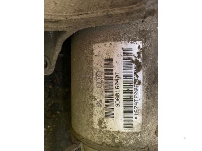 Air pump (suspension) from a Volkswagen Phaeton (3D) 3.0 V6 TDI 24V 4Motion 2009