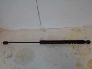 Used Set of gas struts for boot Audi Q5 (8RB) 2.0 TDI 16V Price on request offered by Autohandel-Smet Gebroeders NV