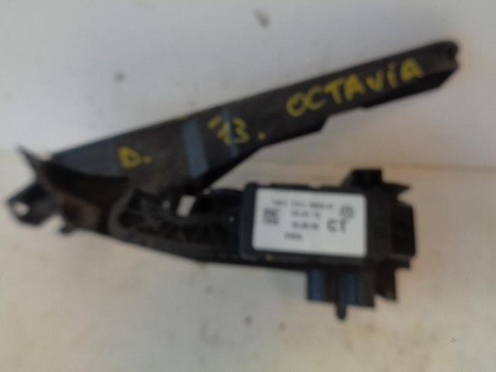 Begagnade Gaspedalsensor Skoda Octavia Combi (5EAC) 1.6 TDI GreenTec 16V Pris på förfrågan erbjuds av Autohandel-Smet Gebroeders NV