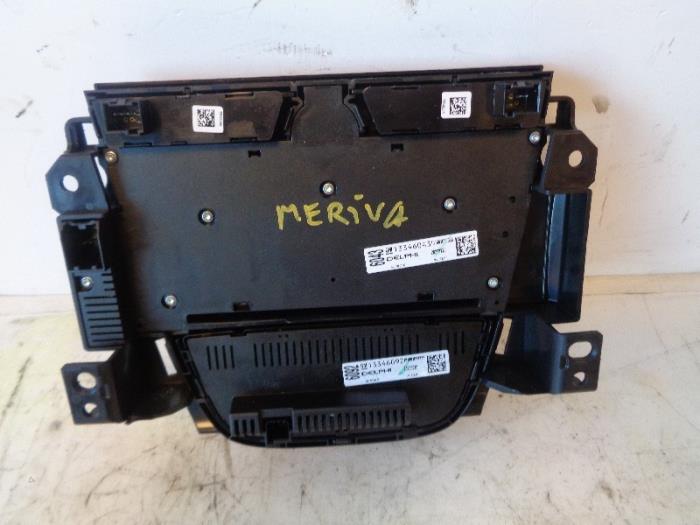 Unidad de control multimedia de un Opel Meriva 1.7 CDTI 16V 2014