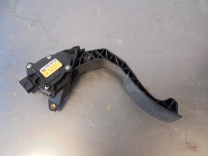 Begagnade Gaspedalsensor Dacia Sandero III 1.0 Sce 12V Pris på förfrågan erbjuds av Autohandel-Smet Gebroeders NV