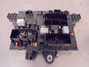 Usados Caja de fusibles Opel Zafira Tourer (P12) 2.0 CDTI 16V 130 Ecotec Precio de solicitud ofrecido por Autohandel-Smet Gebroeders NV