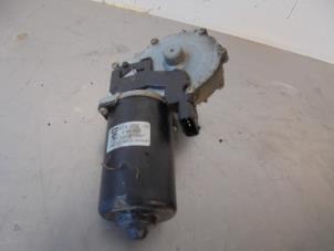 Used Front wiper motor Landrover Range Rover III (LM) 2.9 TD6 24V Price on request offered by Autohandel-Smet Gebroeders NV