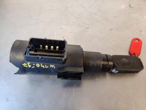 Used Ignition lock + key Mercedes S (W140) 3.0 S 300 Turbo Diesel 24V Price on request offered by Autohandel-Smet Gebroeders NV