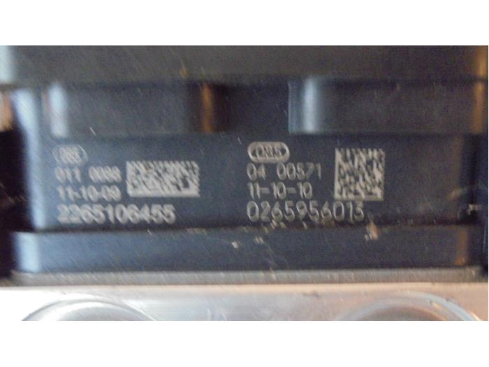 Pompe ABS d'un Suzuki Swift (ZA/ZC/ZD) 1.2 16V 2012