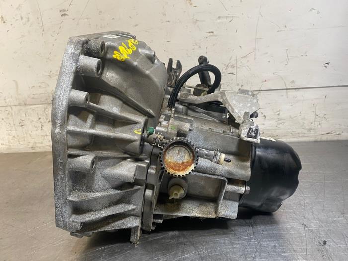 Gebrauchte Getriebe Renault Captur I (2R) 0.9 Energy TCE 12V Preis auf Anfrage angeboten von Autohandel-Smet Gebroeders NV