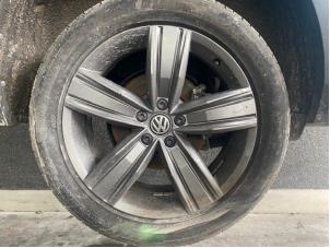 Usagé Kit jantes + pneumatiques Volkswagen Tiguan (AD1) 2.0 TDI 16V BlueMotion Techn.SCR 4Motion Prix sur demande proposé par Autohandel-Smet Gebroeders NV