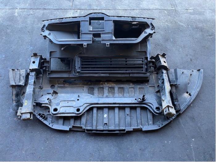 Używane Panel przedni Renault Talisman (RFDL) 1.6 dCi 130 Cena na żądanie oferowane przez Autohandel-Smet Gebroeders NV