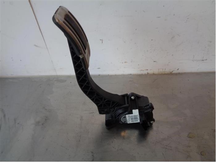 Begagnade Gaspedalsensor Peugeot 308 SW (L4/L9/LC/LJ/LR) 1.6 BlueHDi 115 Pris på förfrågan erbjuds av Autohandel-Smet Gebroeders NV