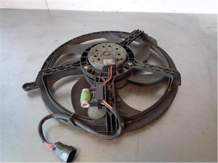 Begagnade Fläktmotor Mini Mini (R56) 1.6 One D 16V Pris på förfrågan erbjuds av Autohandel-Smet Gebroeders NV