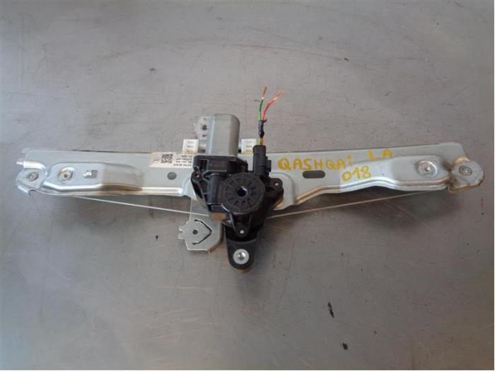 Usados Motor de ventanilla de puerta Nissan Qashqai (J11) Precio de solicitud ofrecido por Autohandel-Smet Gebroeders NV