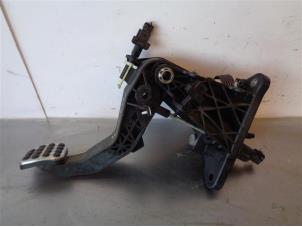 Used Clutch pedal Mercedes CLA (117.3) Price on request offered by Autohandel-Smet Gebroeders NV