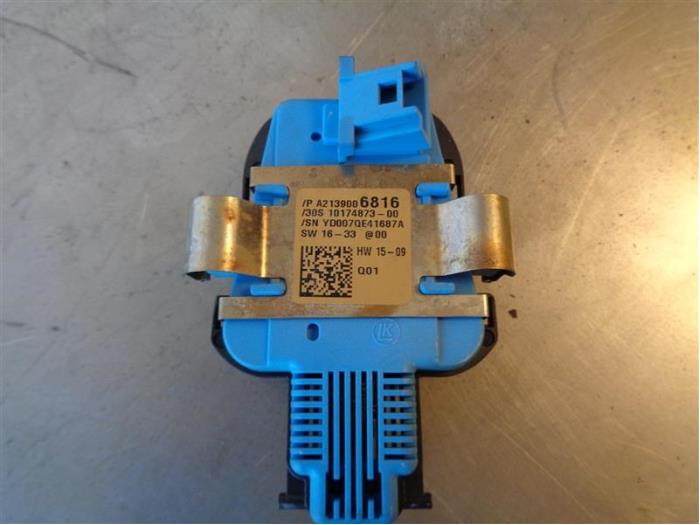 Begagnade Regnsensor Mercedes E (C238) E-220d 2.0 Turbo 16V Pris på förfrågan erbjuds av Autohandel-Smet Gebroeders NV