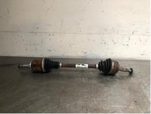 Used Front drive shaft, left Dacia Lodgy (JS) 1.6 16V Price on request offered by Autohandel-Smet Gebroeders NV