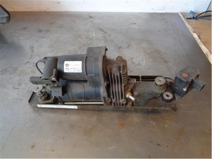Begagnade Luftpump (fjädring) BMW 5 serie Touring (E61) Pris på förfrågan erbjuds av Autohandel-Smet Gebroeders NV