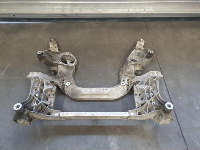Begagnade Underram BMW 5 serie (F10) 520d 16V Pris på förfrågan erbjuds av Autohandel-Smet Gebroeders NV