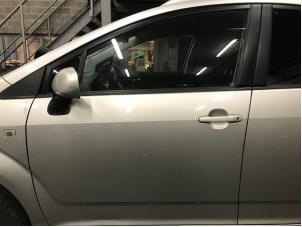 Used Door 4-door, front left Toyota Corolla Verso (R10/11) Price on request offered by Autohandel-Smet Gebroeders NV