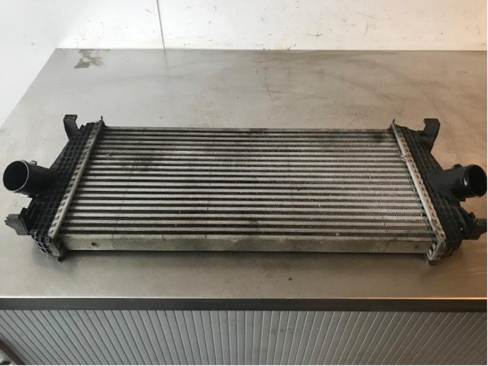 Usados Intercooler Chrysler Voyager/Grand Voyager (RG/RS) 2.8 CRD 16V Grand Voyager Precio de solicitud ofrecido por Autohandel-Smet Gebroeders NV