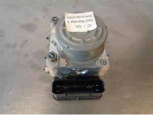 Used ABS pump Ford Focus 3 1.0 Ti-VCT EcoBoost 12V 125 Price on request offered by Autohandel-Smet Gebroeders NV