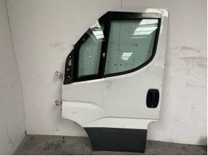 Used Door 4-door, front left Iveco New Daily IV Price on request offered by Autohandel-Smet Gebroeders NV