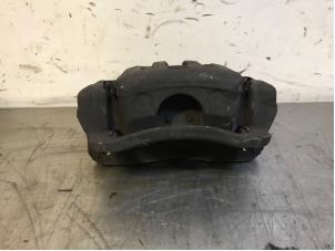 Used Rear brake calliper, right Ssang Yong Rodius 2.2 SV 220 e-XDi 16V 2WD Price on request offered by Autohandel-Smet Gebroeders NV