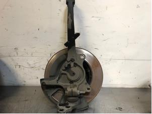 Gebrauchte Achsschenkel links vorne Ssang Yong Rodius 2.2 SV 220 e-XDi 16V 2WD Preis auf Anfrage angeboten von Autohandel-Smet Gebroeders NV