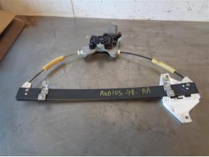 Used Door window motor Ssang Yong Rodius 2.2 SV 220 e-XDi 16V 2WD Price on request offered by Autohandel-Smet Gebroeders NV