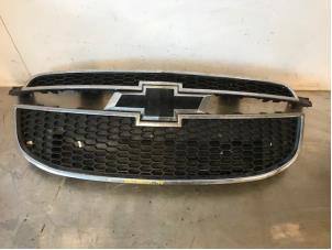 Used Grille Chevrolet Orlando (YYM/YYW) Price on request offered by Autohandel-Smet Gebroeders NV