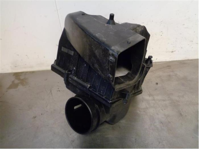 Gebrauchte Luftfiltergehäuse BMW 5 serie Touring (G31) 520d 2.0 TwinPower Turbo 16V Preis auf Anfrage angeboten von Autohandel-Smet Gebroeders NV