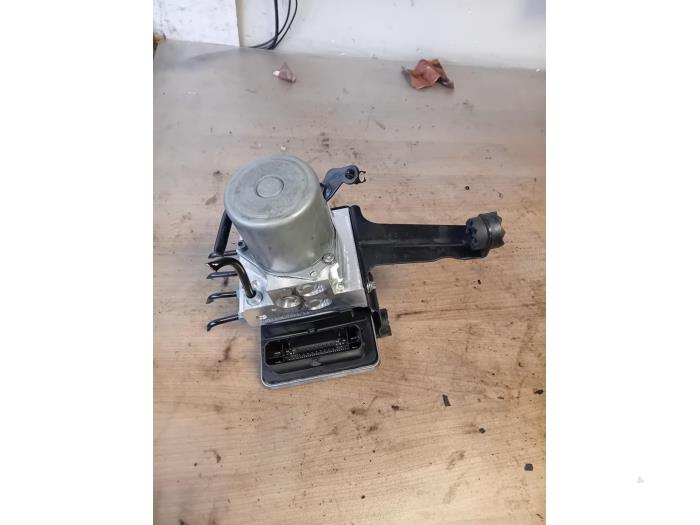 Begagnade ABS-pump BMW X3 (G01) xDrive 20d 2.0 TwinPower Turbo 16V Pris på förfrågan erbjuds av Autohandel-Smet Gebroeders NV