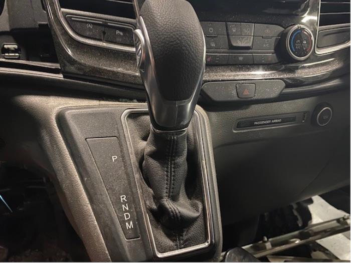 Gear stick from a Ford Transit Custom 2.0 TDCi 16V Eco Blue 170 2019