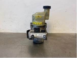 Used Power steering pump Dacia Dokker (0S) 1.2 TCE 16V Price on request offered by Autohandel-Smet Gebroeders NV