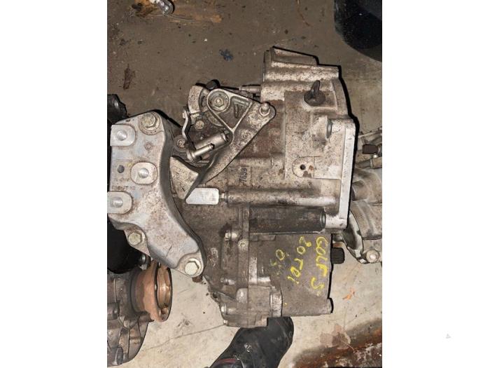 Gearbox from a Volkswagen Golf IV (1J1)  2005