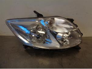 Używane Reflektor prawy Toyota Auris (E15) Cena na żądanie oferowane przez Autohandel-Smet Gebroeders NV