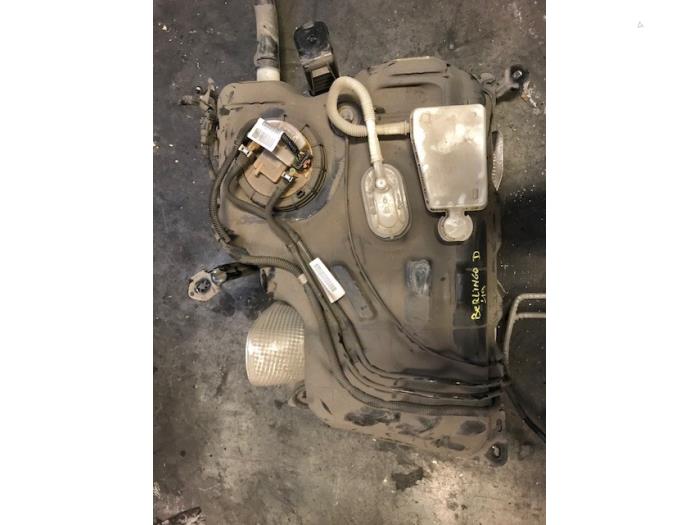 Begagnade Dieselpump Citroen Berlingo 1.6 BlueHDI 100 Pris på förfrågan erbjuds av Autohandel-Smet Gebroeders NV